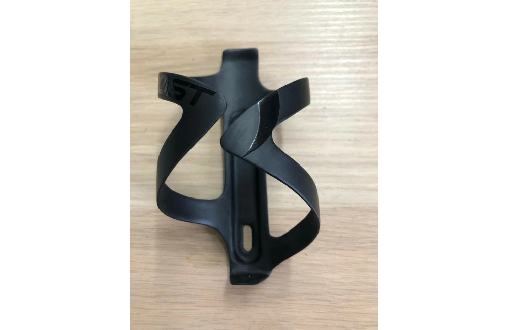 PINARELLO MOST Porte Bidon Vélo MOST The Wings 1K Carbon 2023 1 PINARELLO MOST Porte Bidon Vélo MOST The Wings 1K Carbon 2023